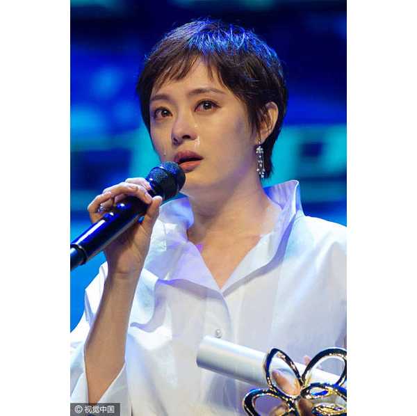 白玉兰奖胡歌获封视帝 孙俪封后落泪感谢家人