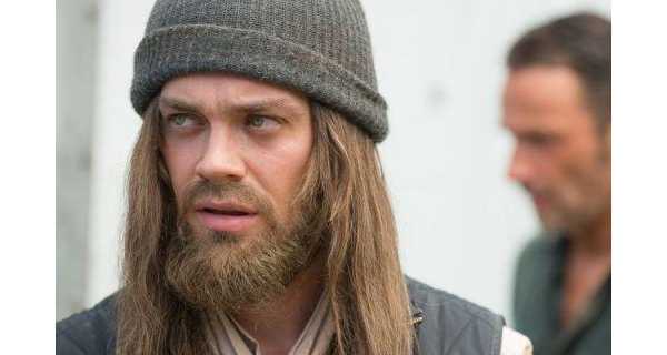 耶稣扮演者汤姆·佩恩谈行尸走肉第八季 将以一个大爆炸为起始 ...